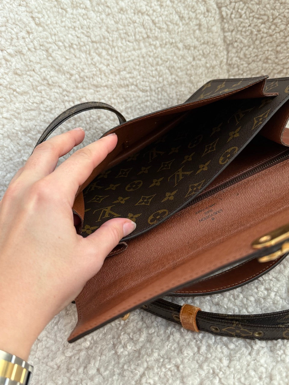 Louis Vuitton Monceau 26"