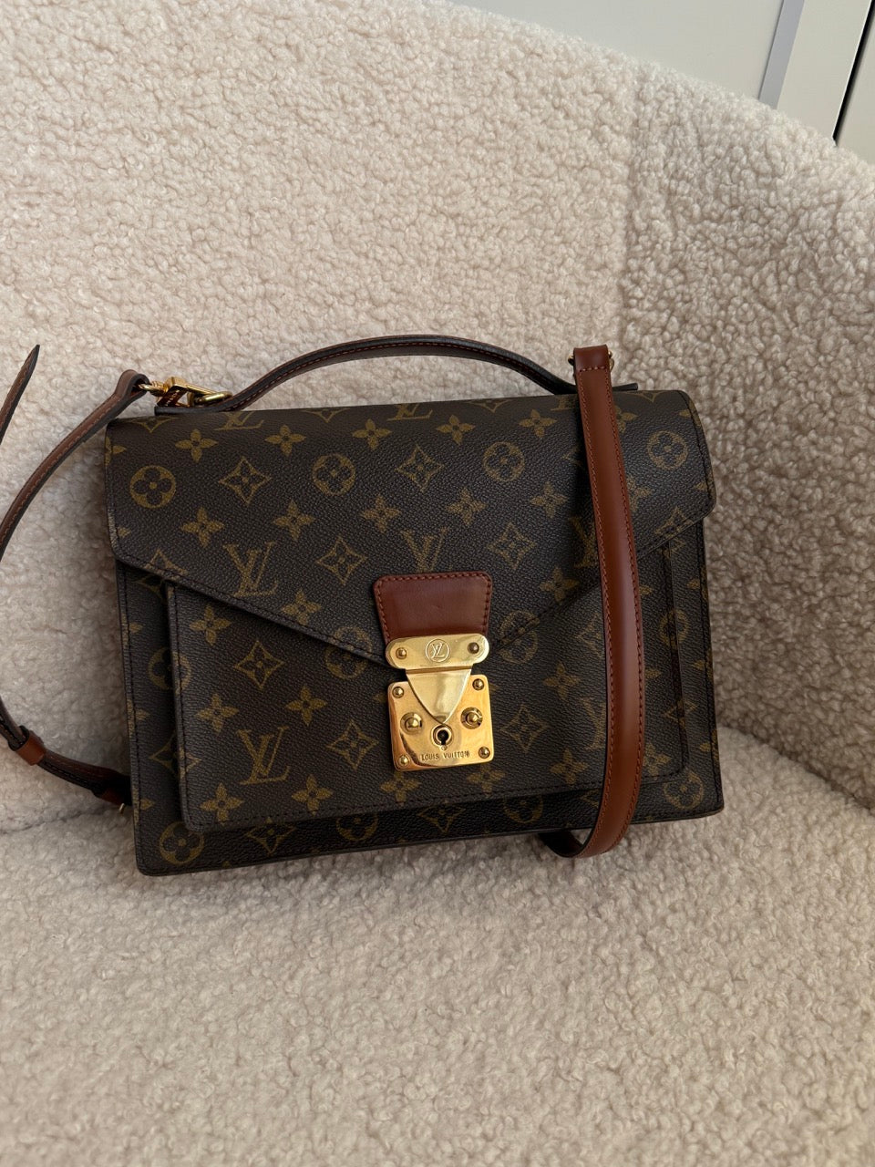 Louis Vuitton Monceau 28"