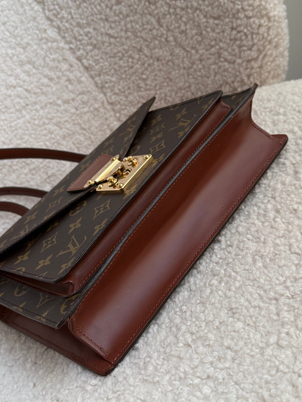 Louis Vuitton Monceau 28"