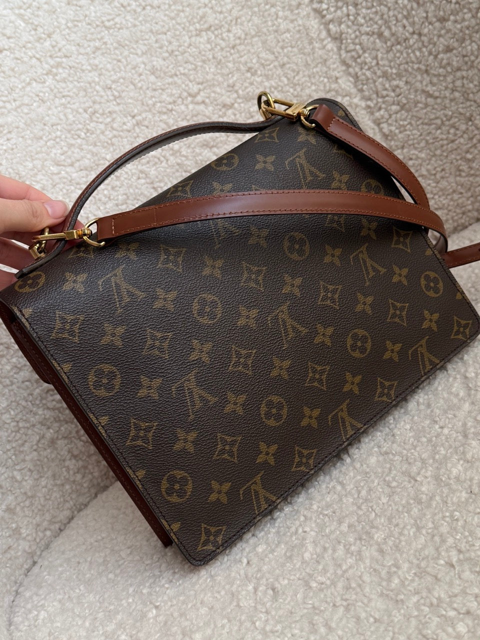Louis Vuitton Monceau 28"