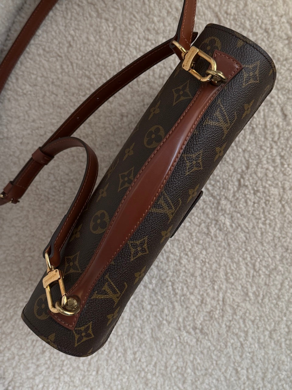 Louis Vuitton Monceau 28"