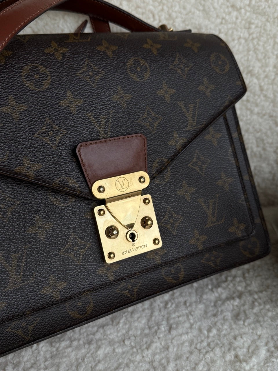 Louis Vuitton Monceau 28"