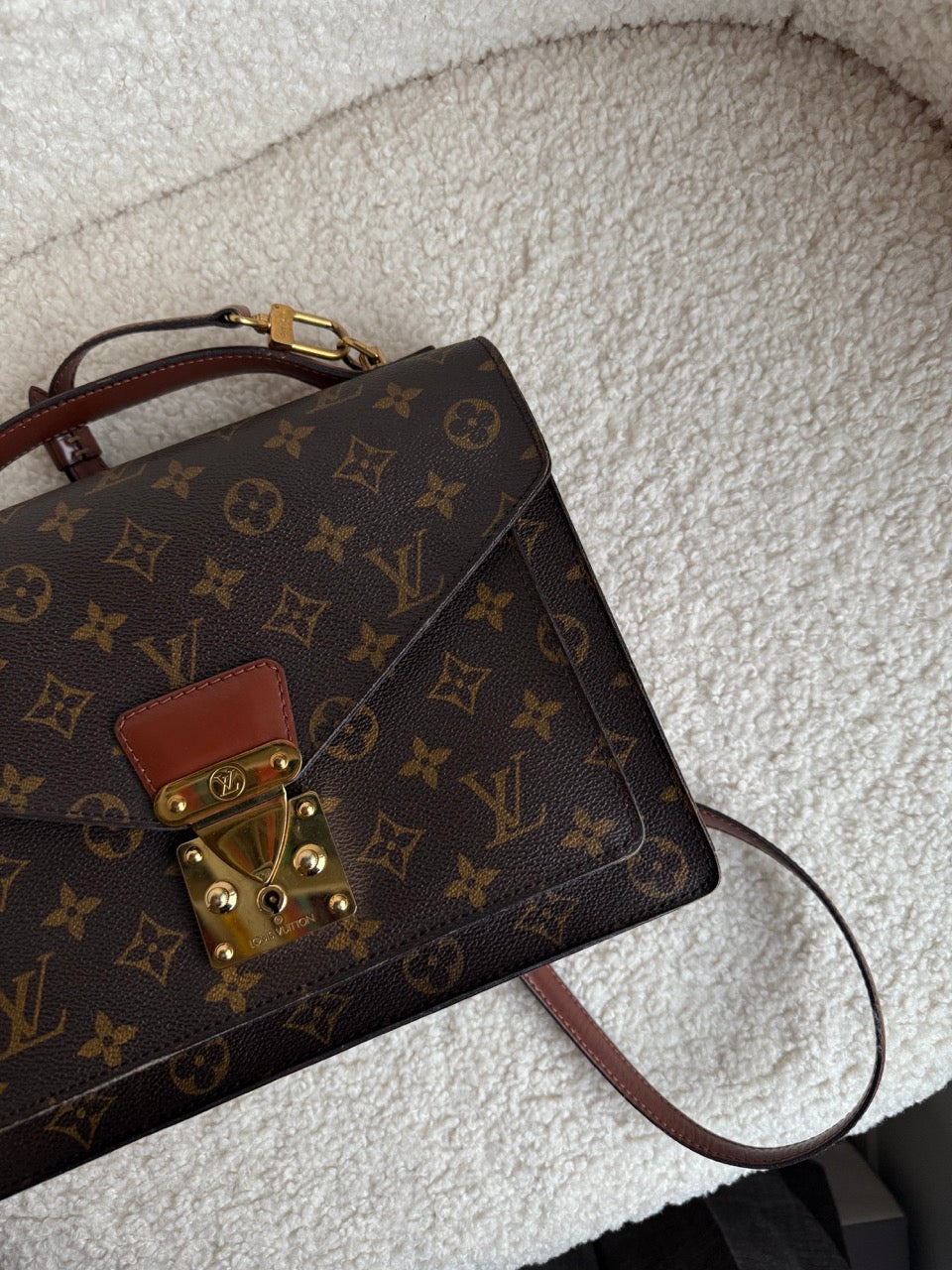 Louis Vuitton Monceau 28"