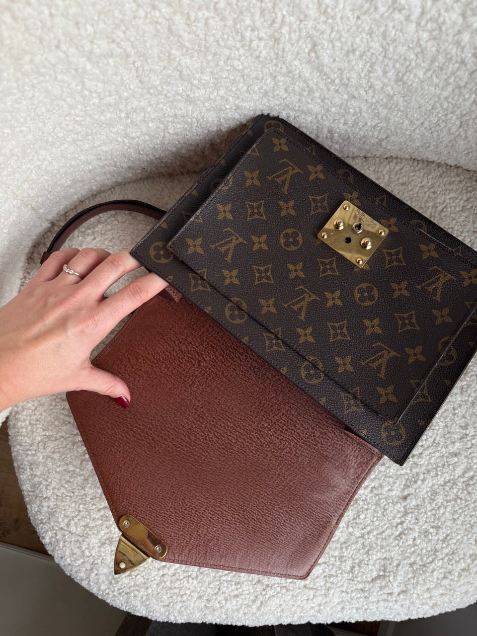 Louis Vuitton Monceau 28"