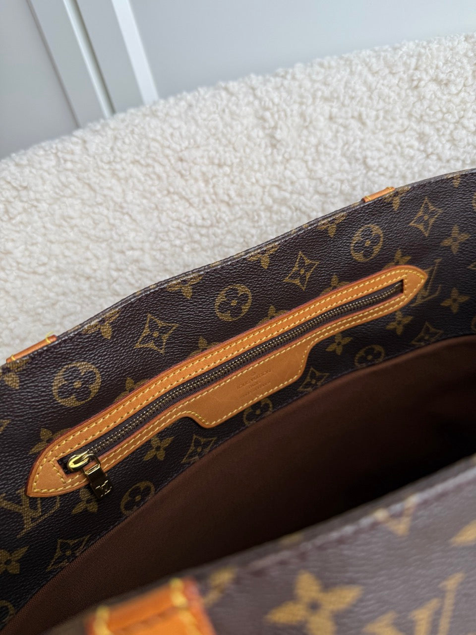 Louis Vuitton Shopper