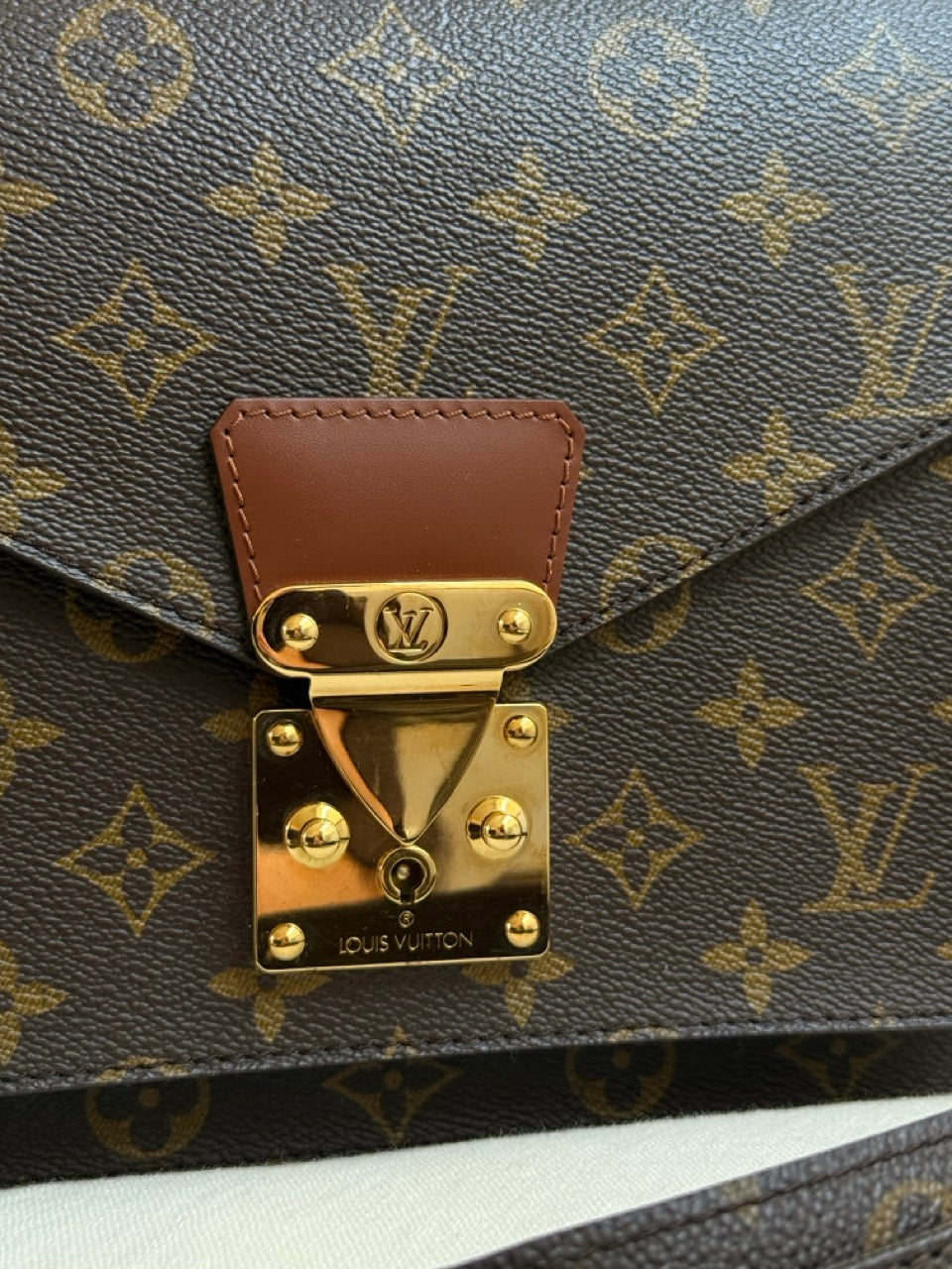 Louis Vuitton Monceau 28