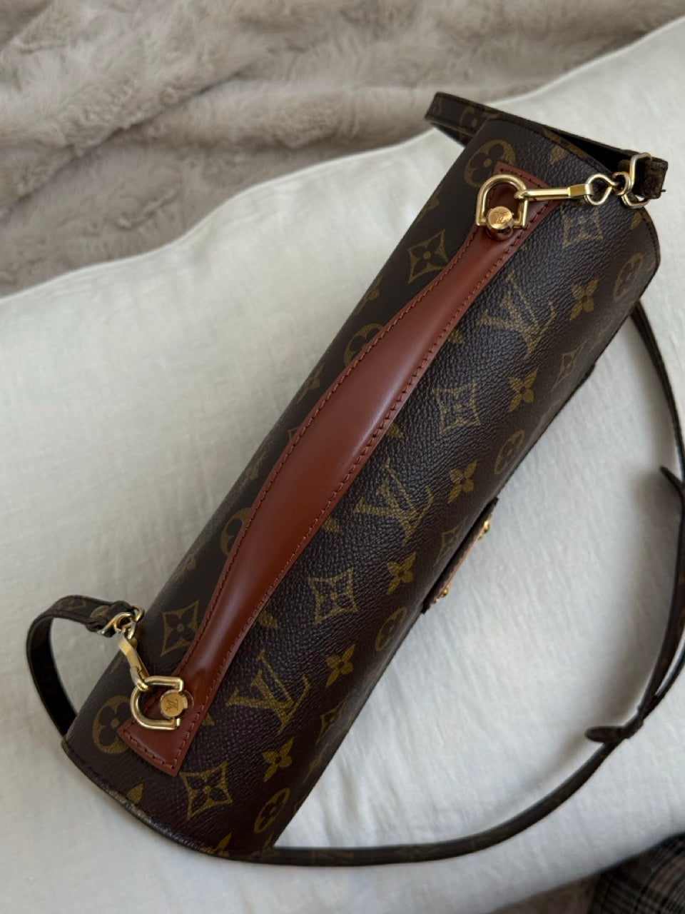 Louis Vuitton Monceau 28