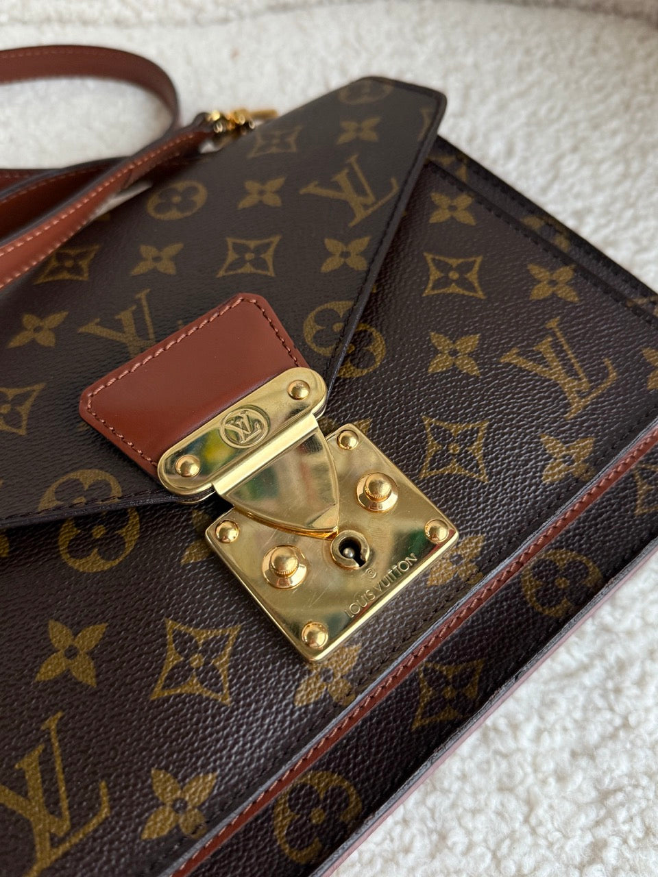 Louis Vuitton Monceau 26