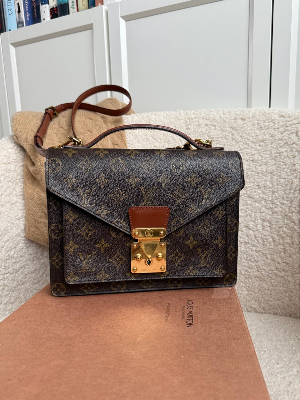 Louis Vuitton Monceau 26