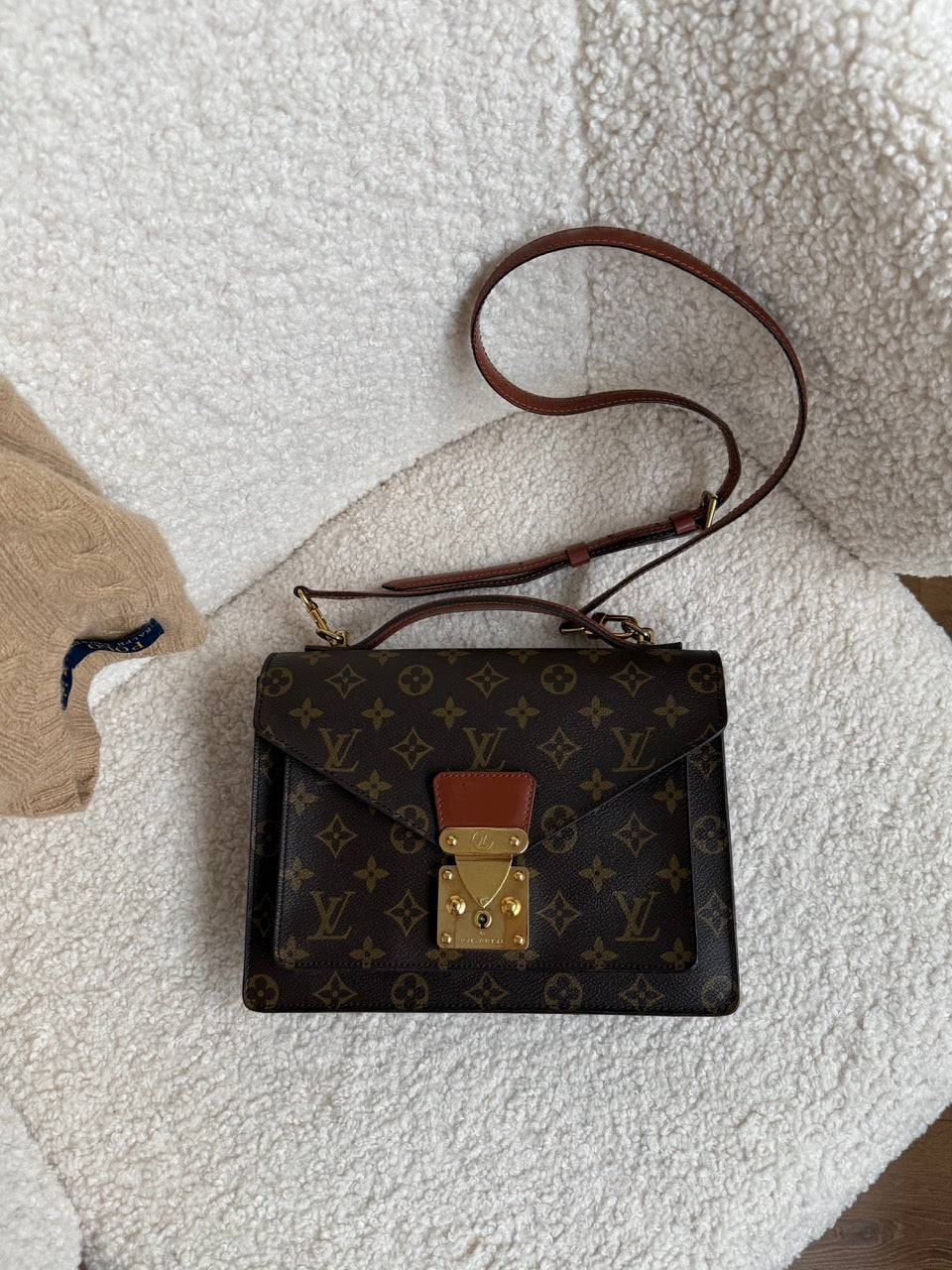 Louis Vuitton Monceau 26