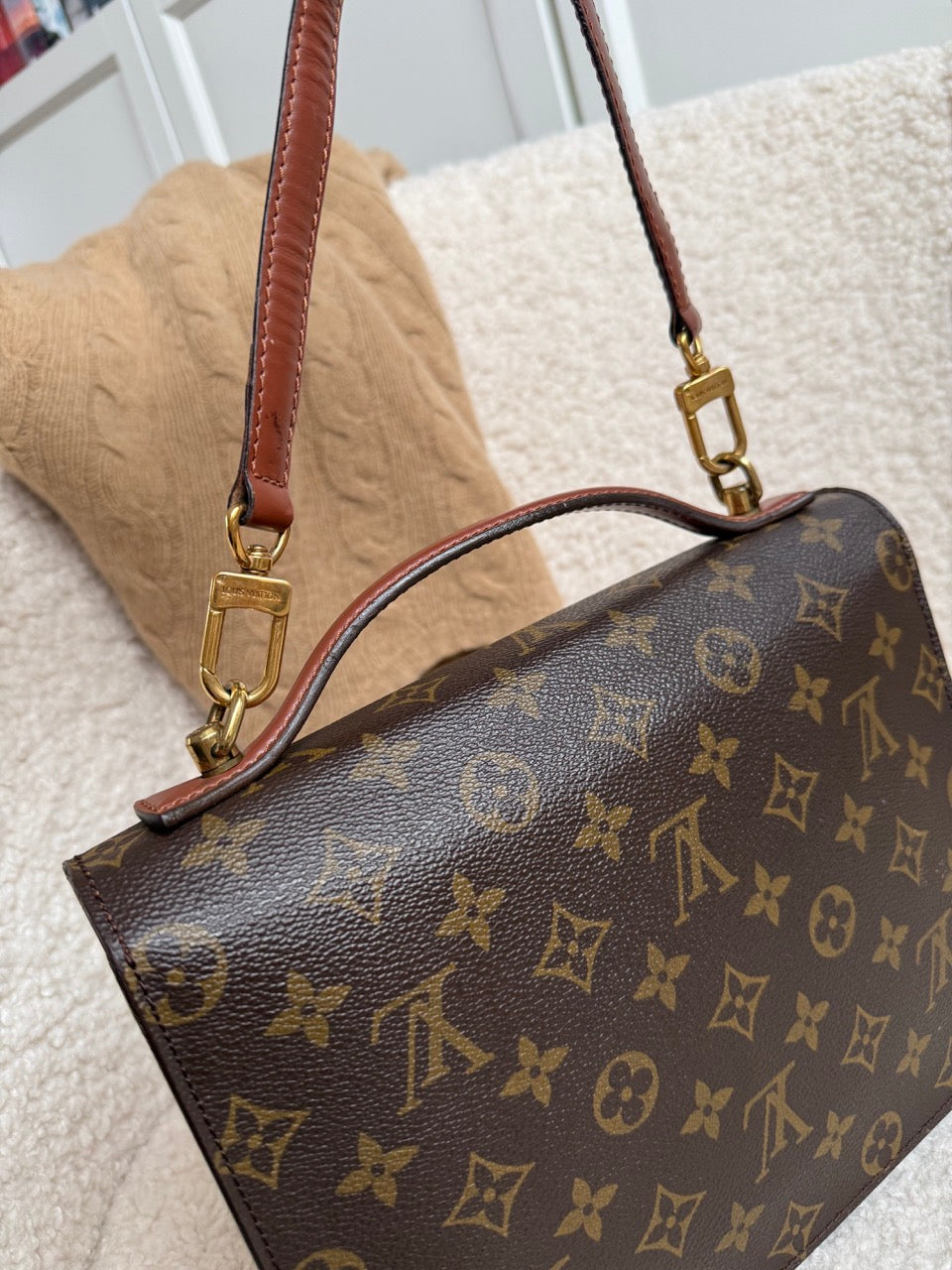 Louis Vuitton Monceau 26