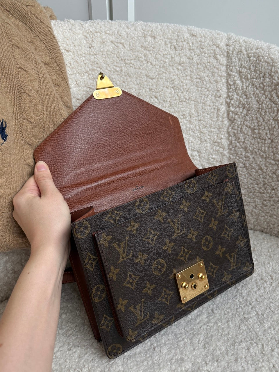 Louis Vuitton Monceau 26
