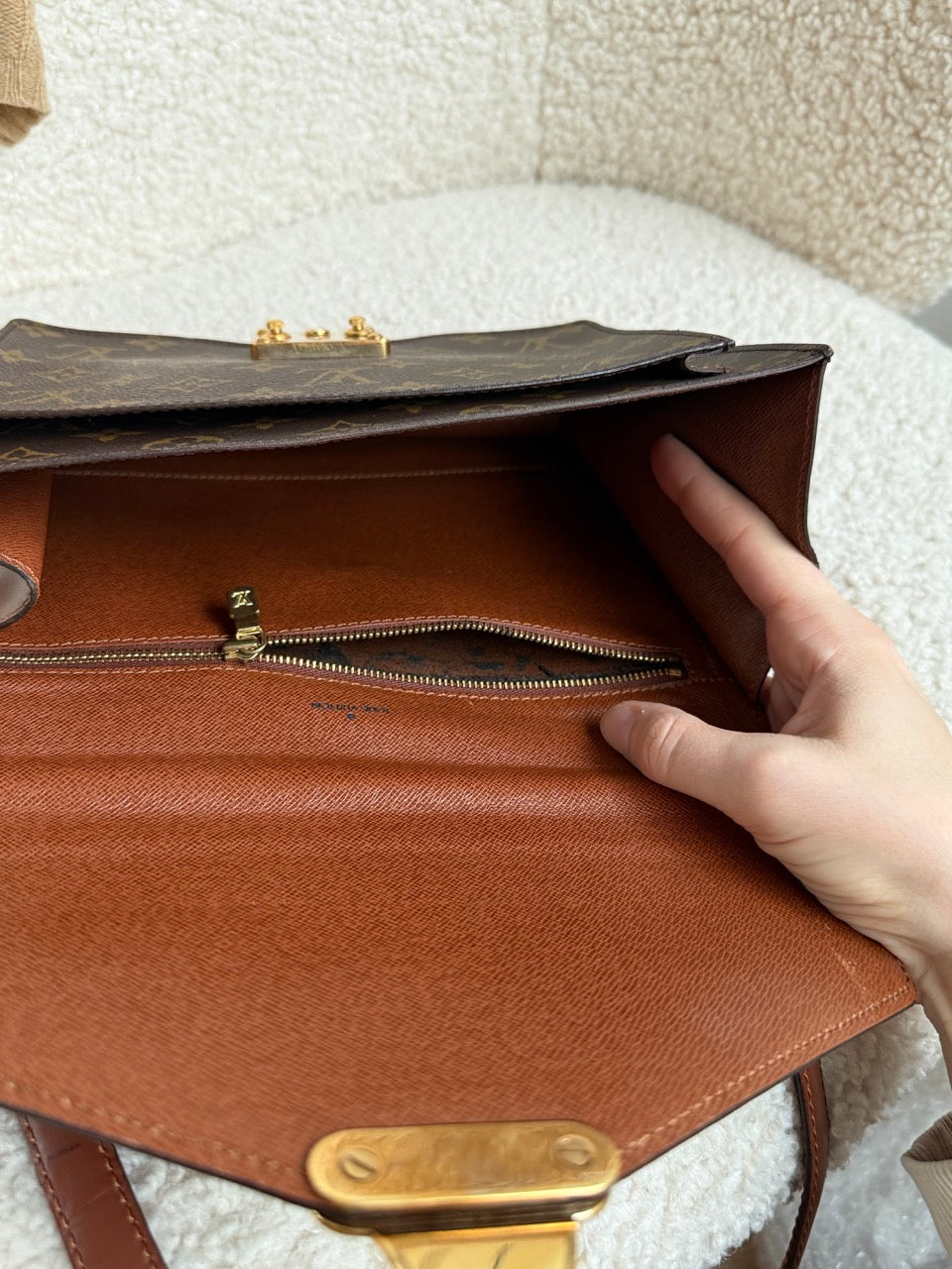 Louis Vuitton Monceau 26