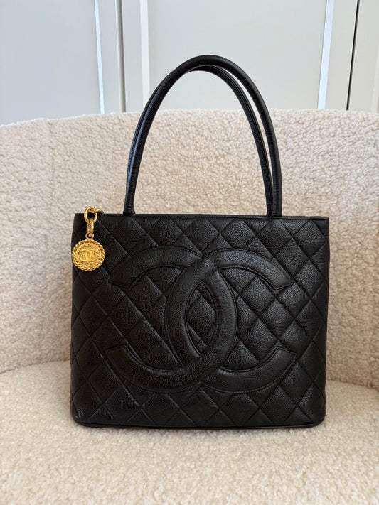 Chanel Médallion Caviar Tote Black