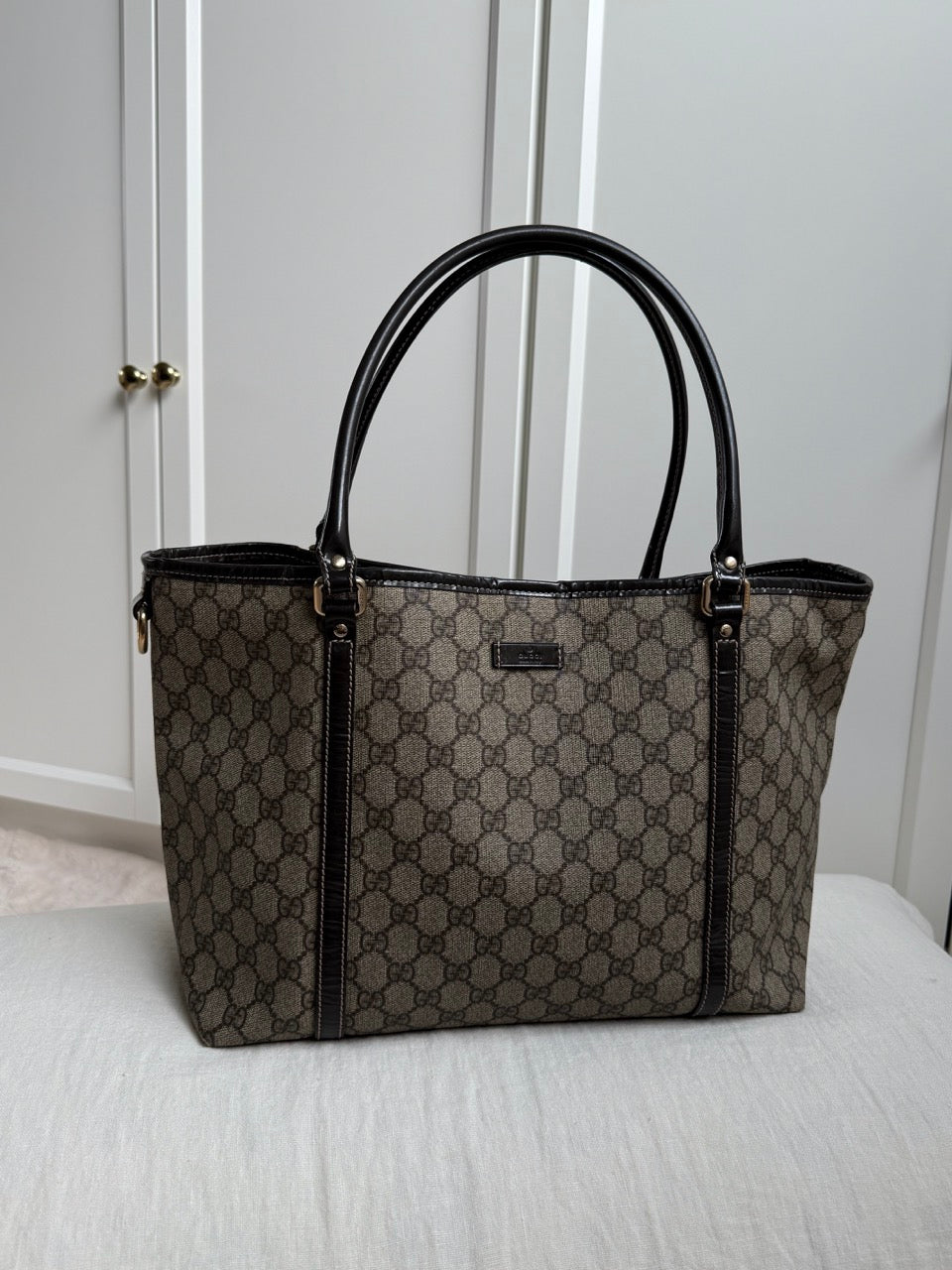 Gucci monogram Tote black detail