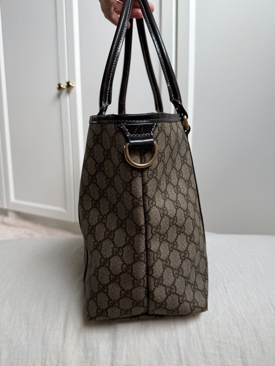 Gucci monogram Tote black detail