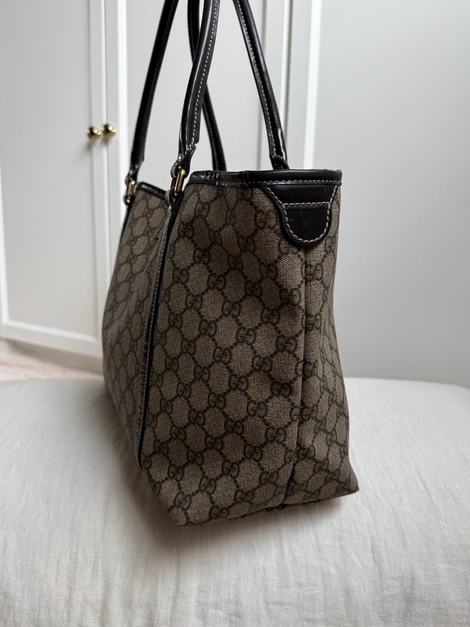 Gucci monogram Tote black detail