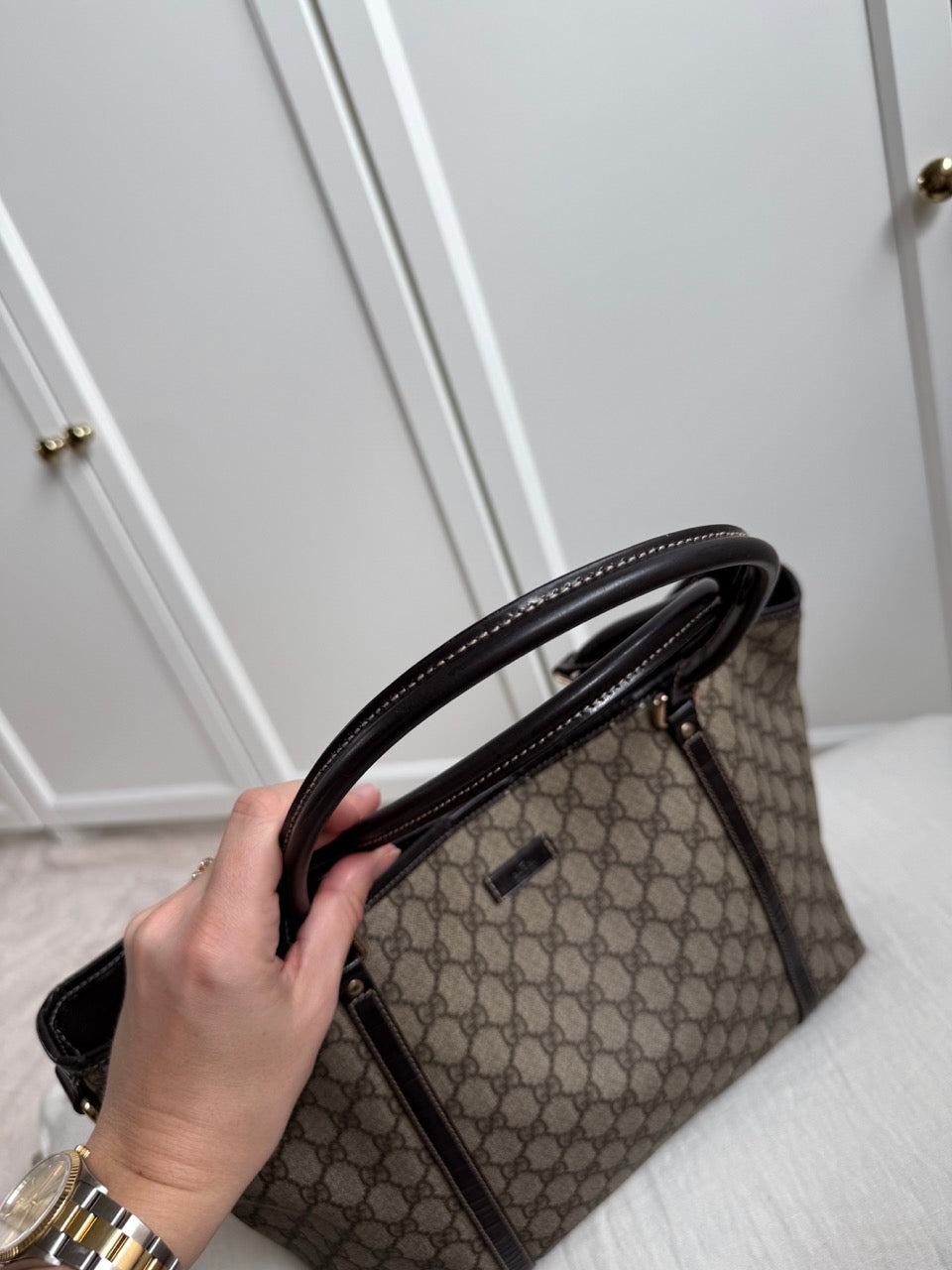 Gucci monogram Tote black detail