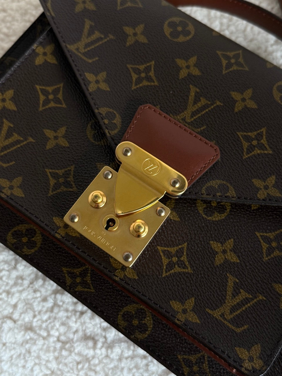 Louis Vuitton Monceau 26