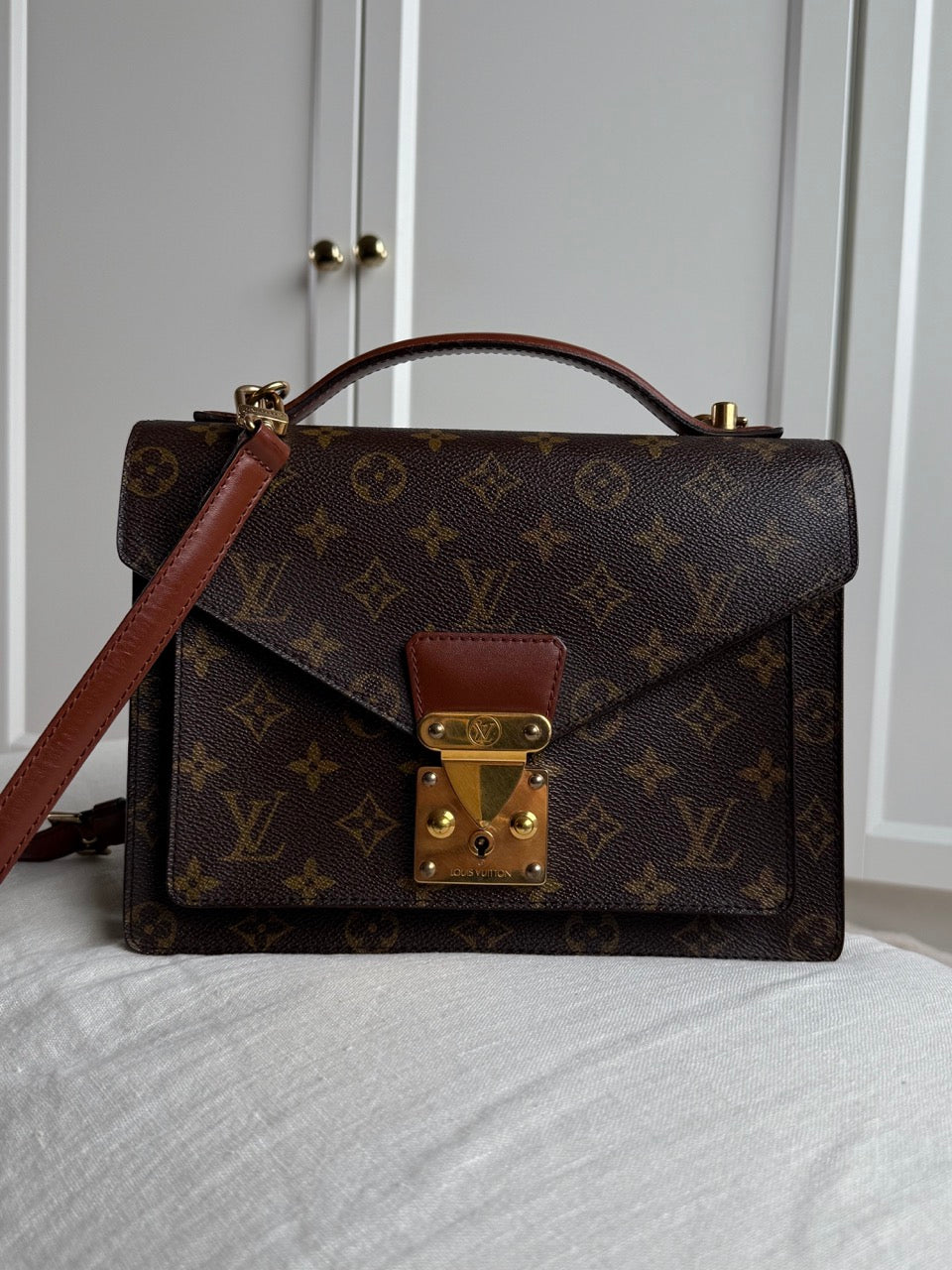 Louis Vuitton Monceau 26