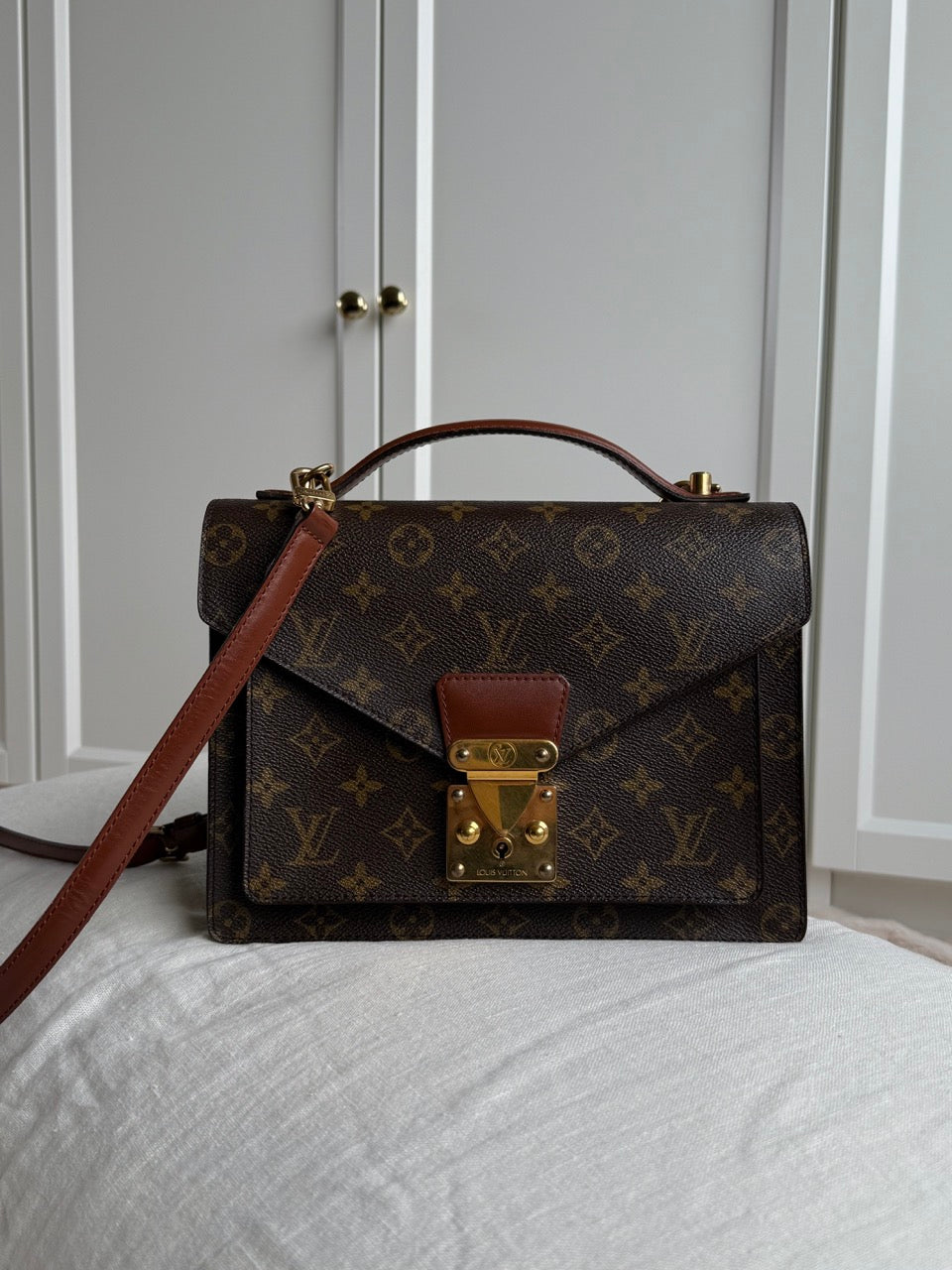 Louis Vuitton Monceau 26