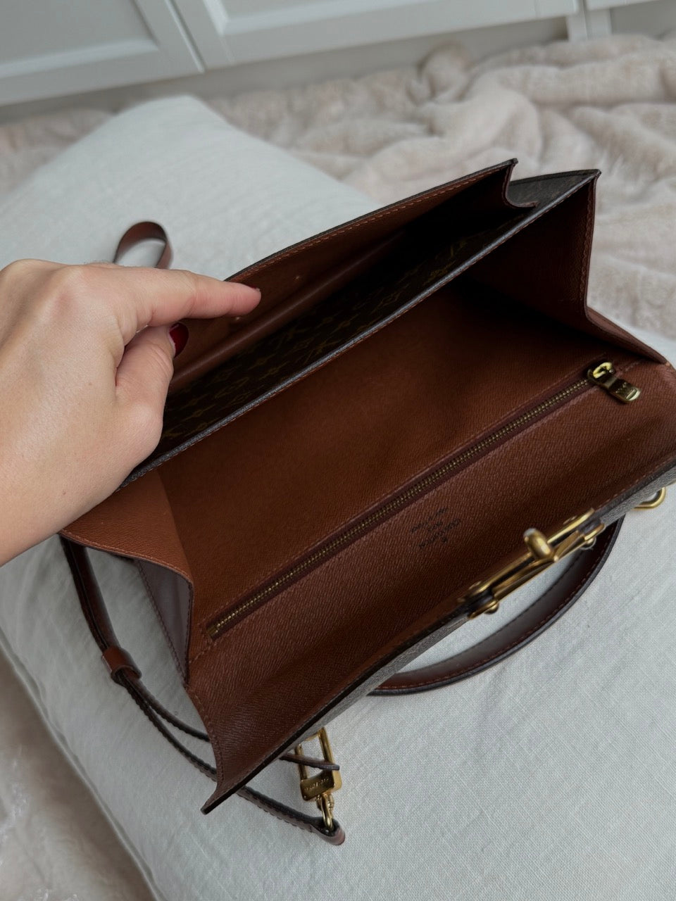 Louis Vuitton Monceau 26