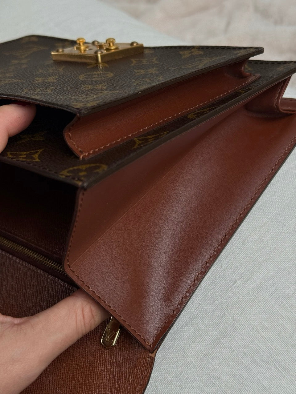 Louis Vuitton Monceau 26