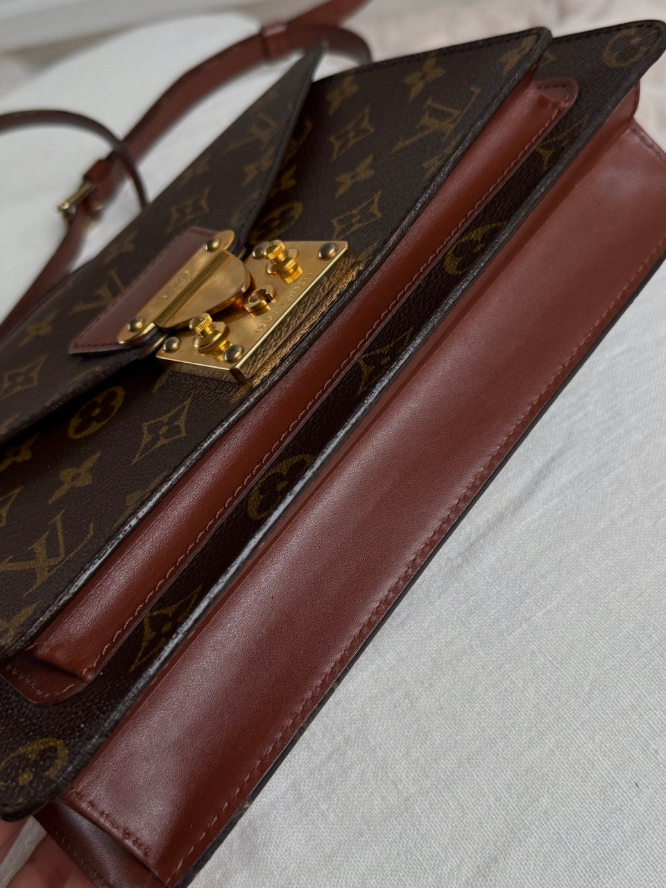 Louis Vuitton Monceau 26