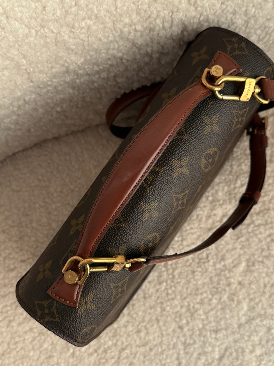 Louis Vuitton Monceau 26