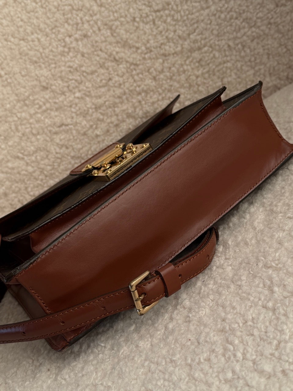 Louis Vuitton Monceau 26