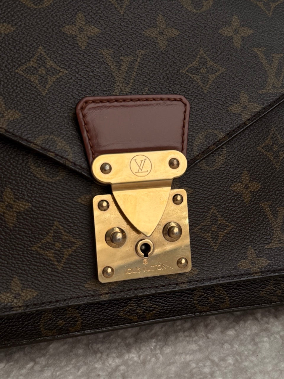 Louis Vuitton Monceau 26