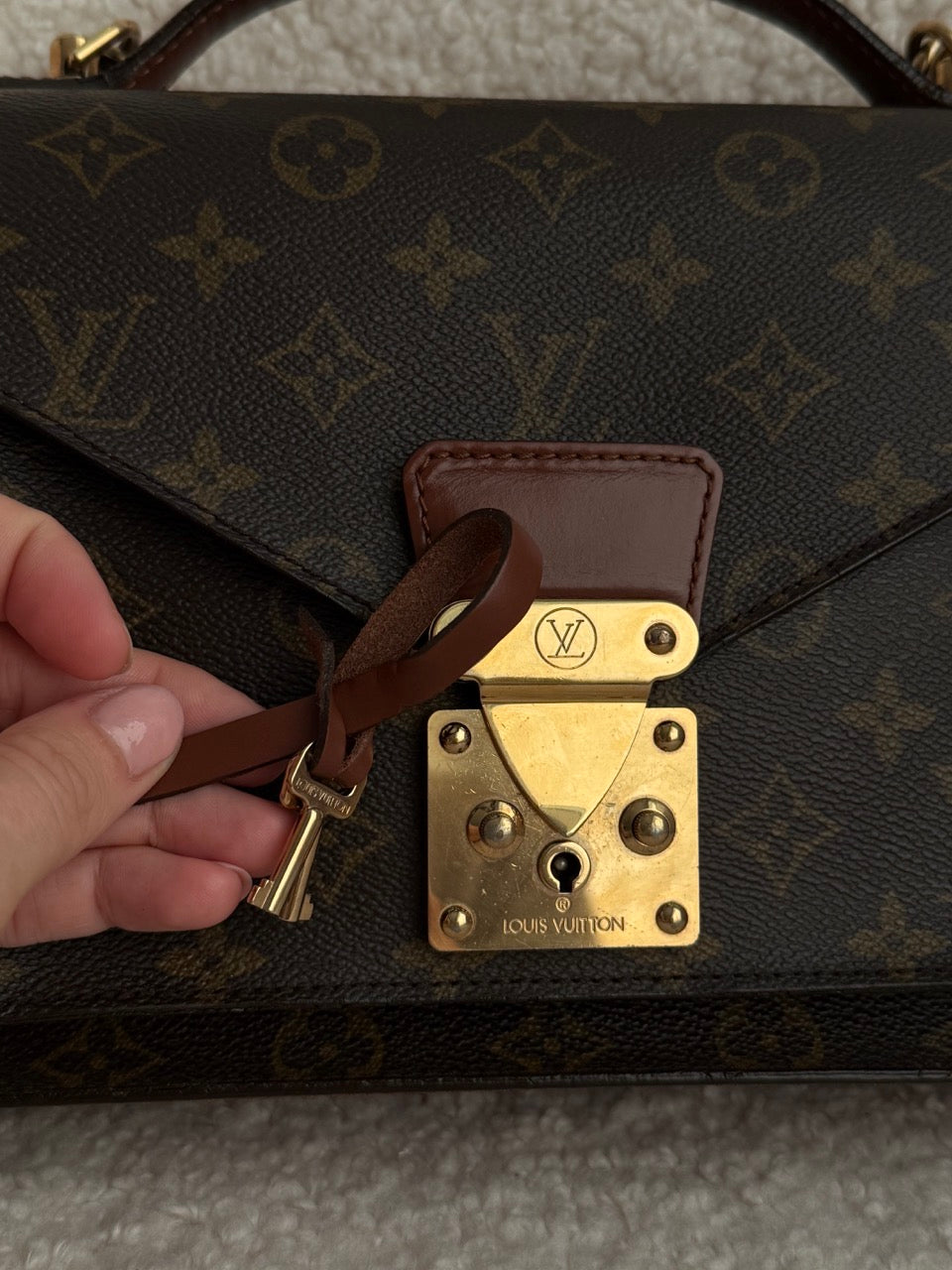 Louis Vuitton Monceau 26