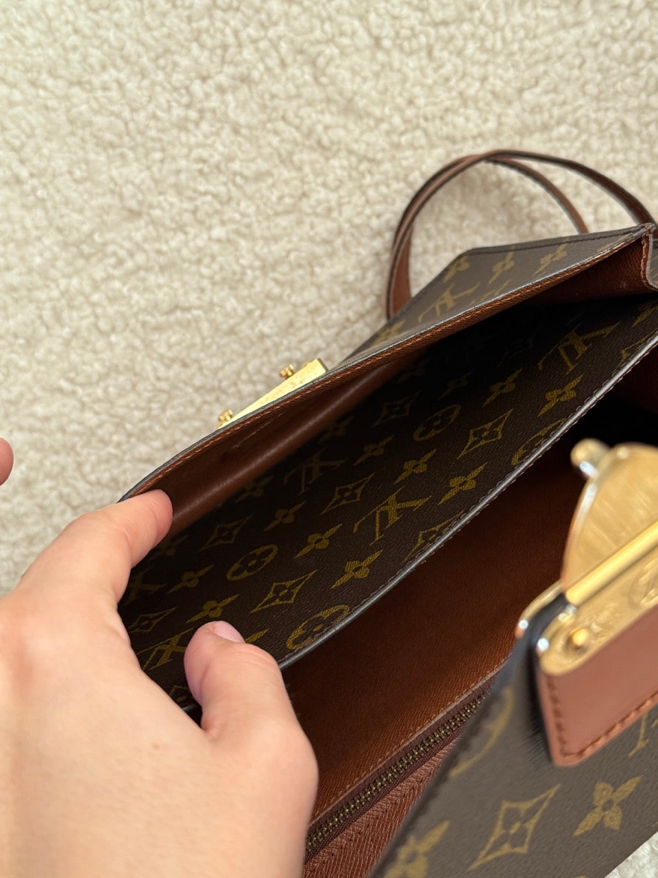 Louis Vuitton Monceau 26