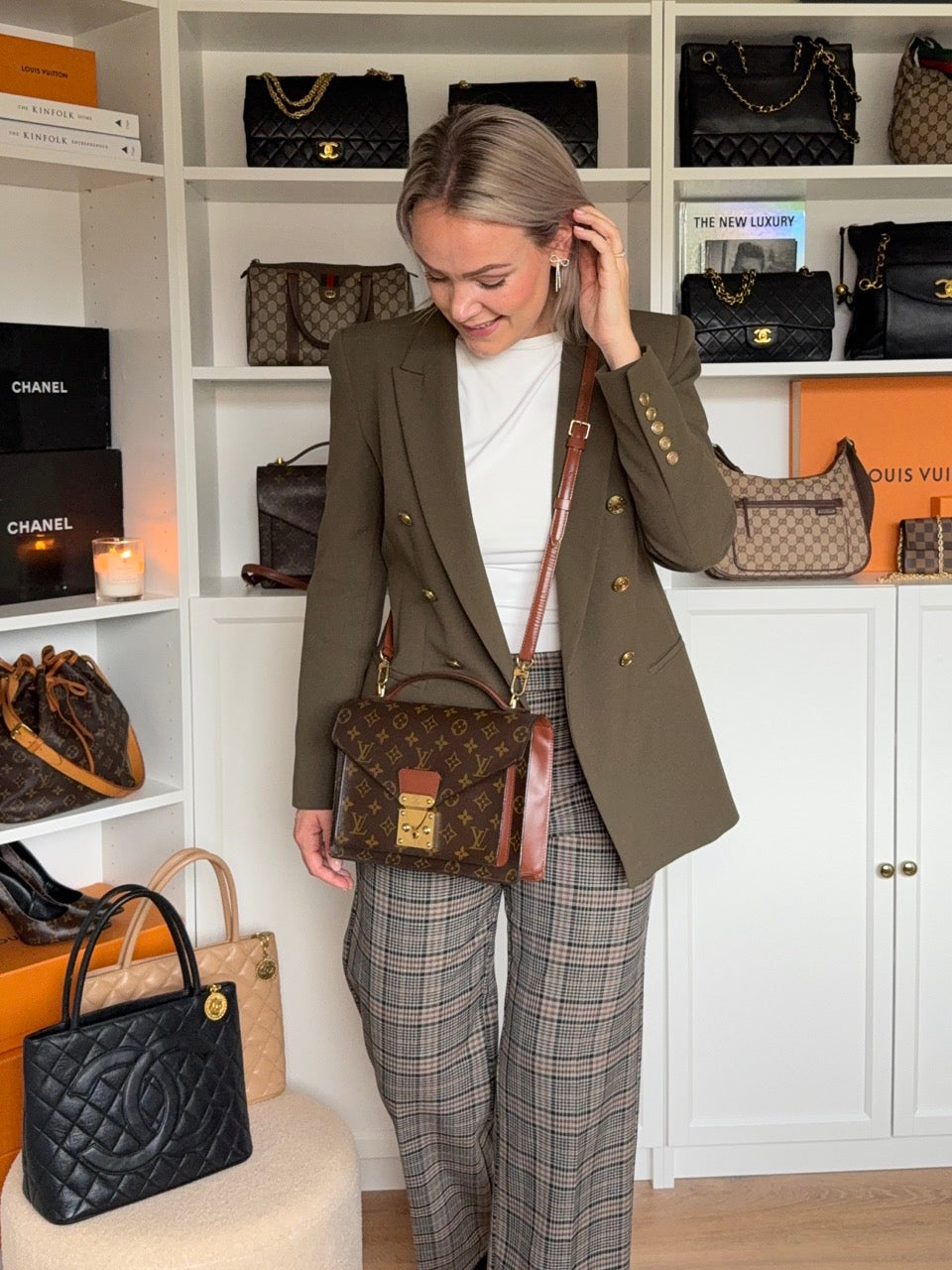 Louis Vuitton Monceau 26
