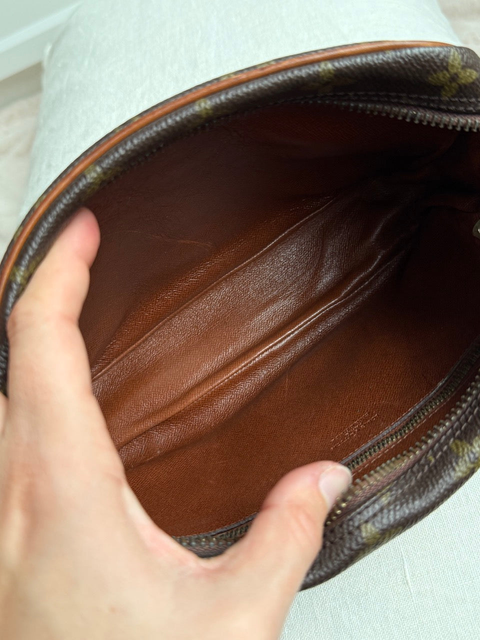 Louis Vuitton Trocaderó 23"