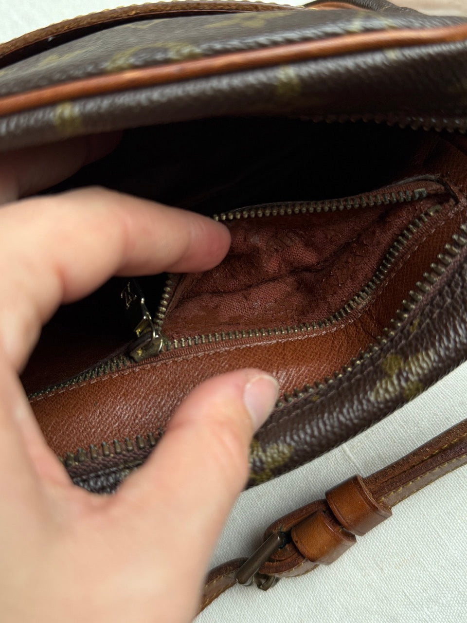 Louis Vuitton Trocaderó 23"